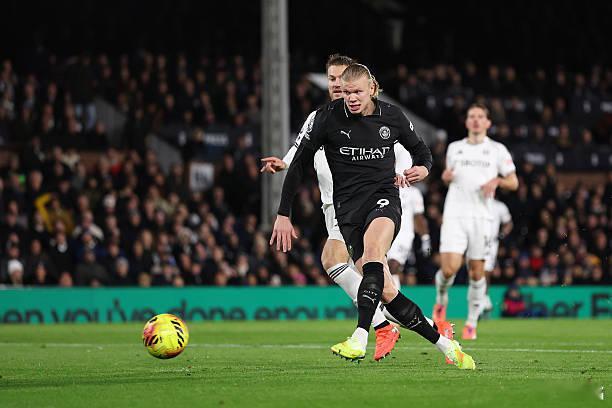 富勒姆vs曼城 第6分钟，右边后卫努内斯斜传福登，福登继续斜传，哈兰德左脚推射，