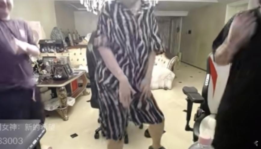 姿态跳Nikke摇被姿态跳Nikke摇硬控以后就跳这个舞开场，真的可以！我们是真