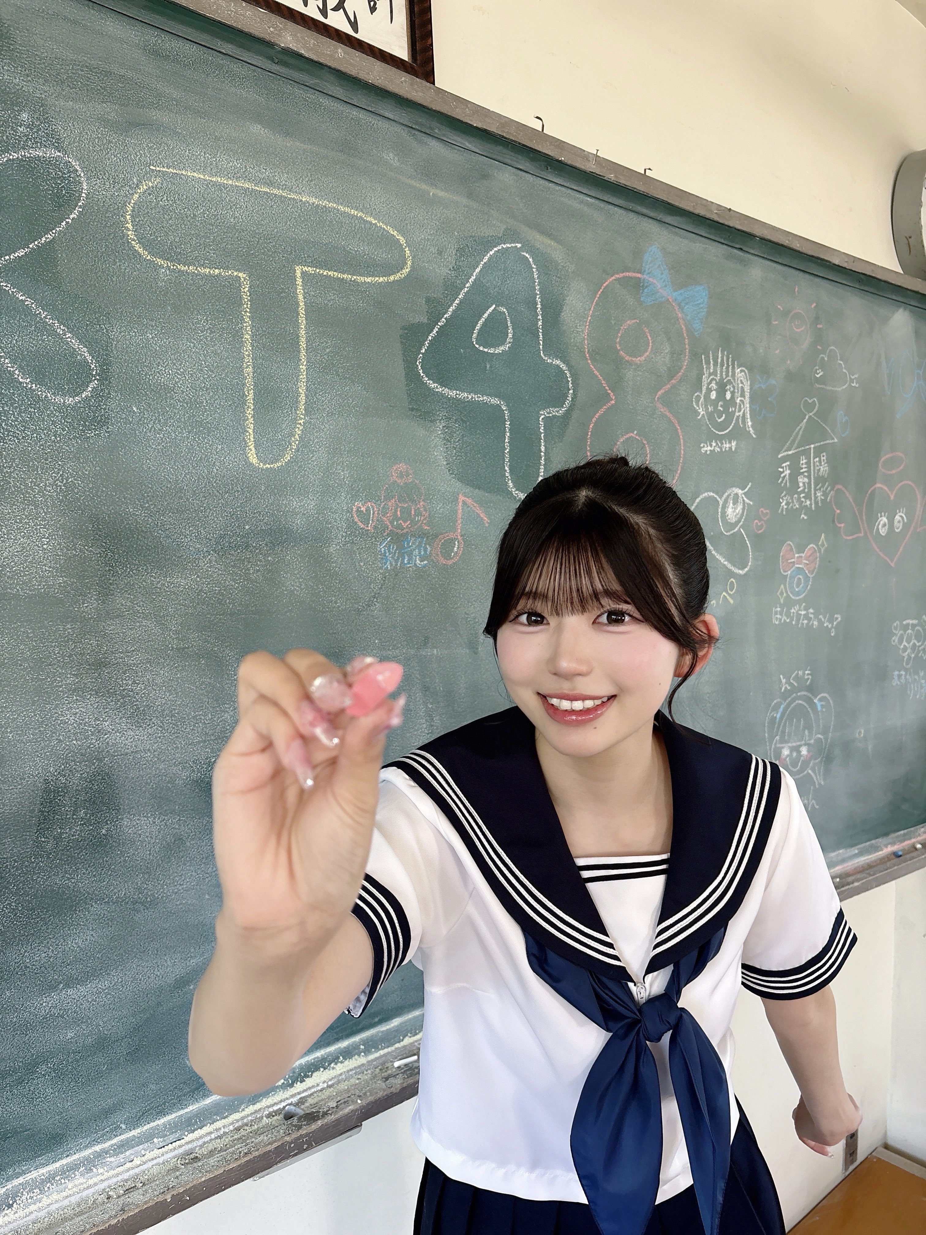 HKT48石井彩音 X 26/07/06我是那种会在自己东西上写名字的人，所以也