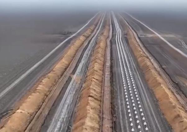 俄军磨了近4年，终于打到顿巴斯最后一道防线！乌克兰又开始疯狂建造3000公里防御