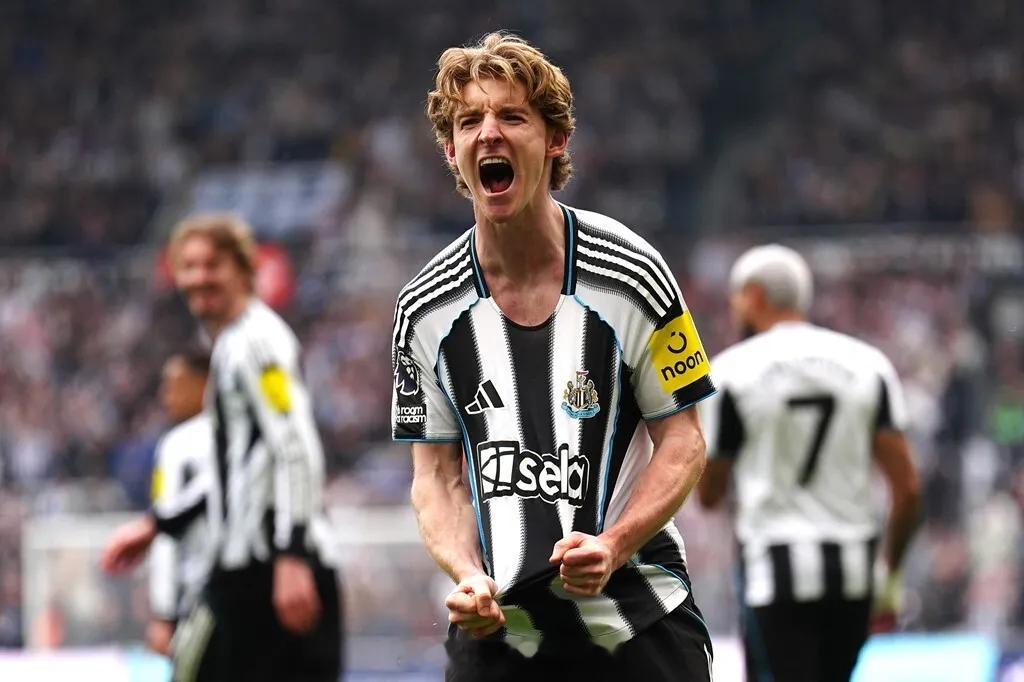 电讯报消息，安东尼-戈登希望在今夏探索离开纽卡斯尔的选择，这名边锋看起来成为了拜