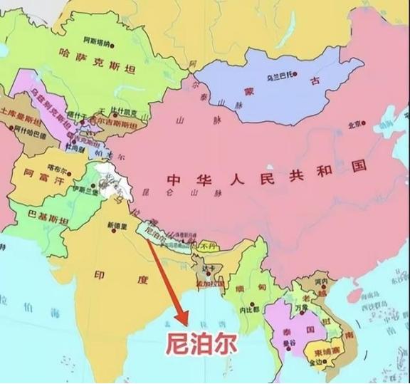 尼泊尔坚决不能乱，不能再重蹈锡金的覆辙了，当年锡金想加入我国，当时顾及国际影响和