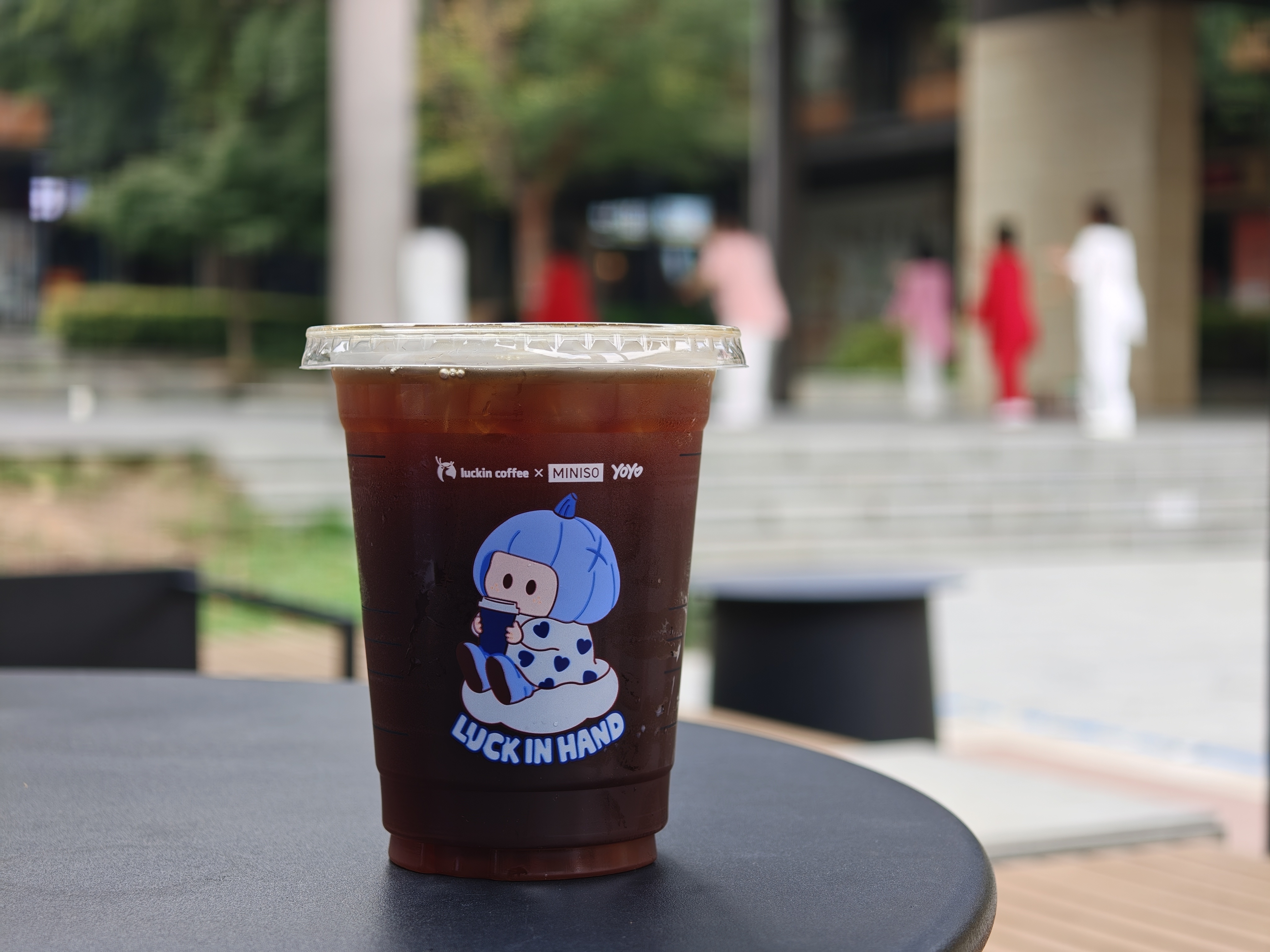 小区里7.5元买杯冰美式，喝完去萧山当力工。  ​​​