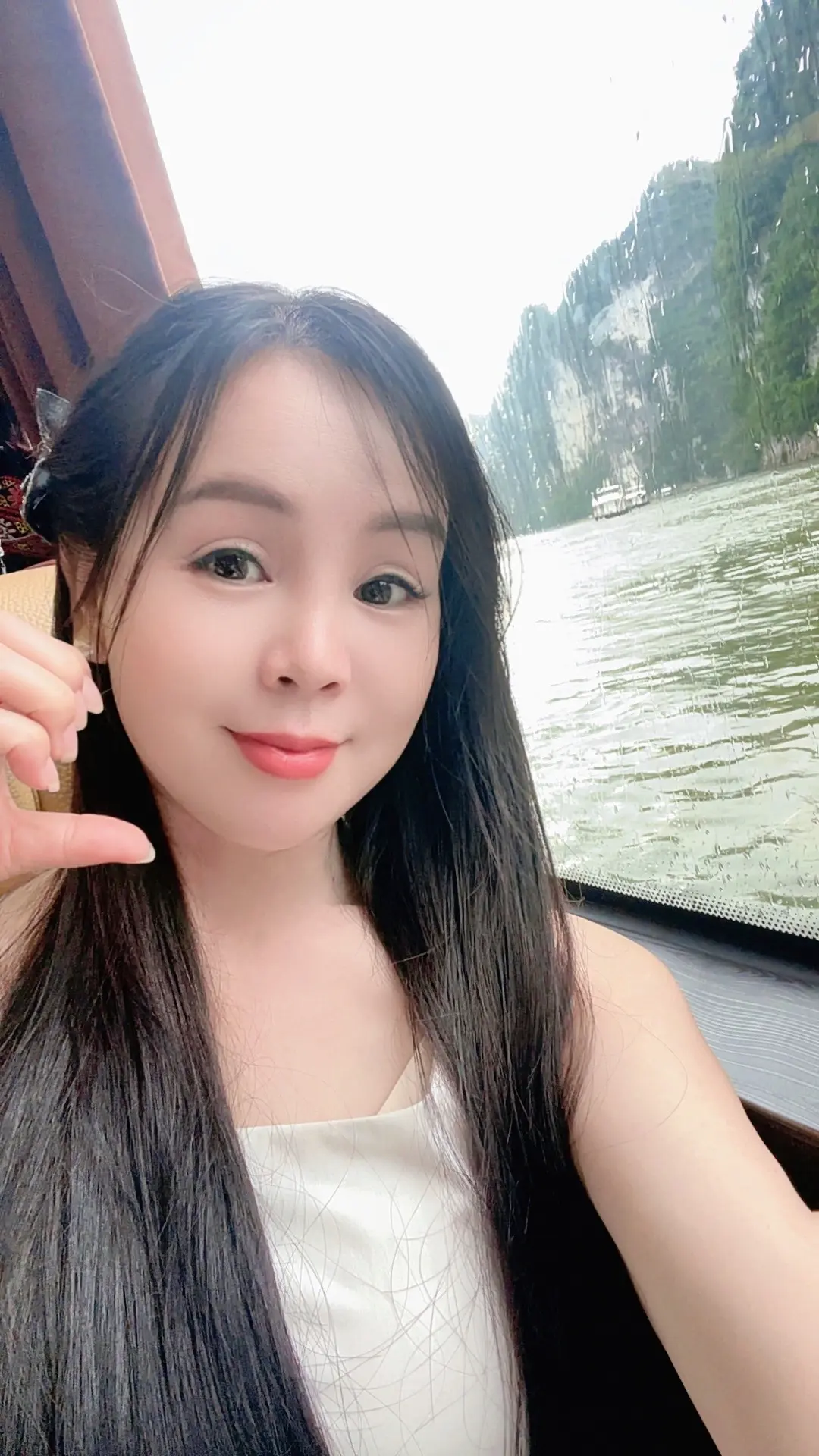 走过的是岁月，留下的是痕迹，记住的是恩怨，思念的不过是自己的情绪。
