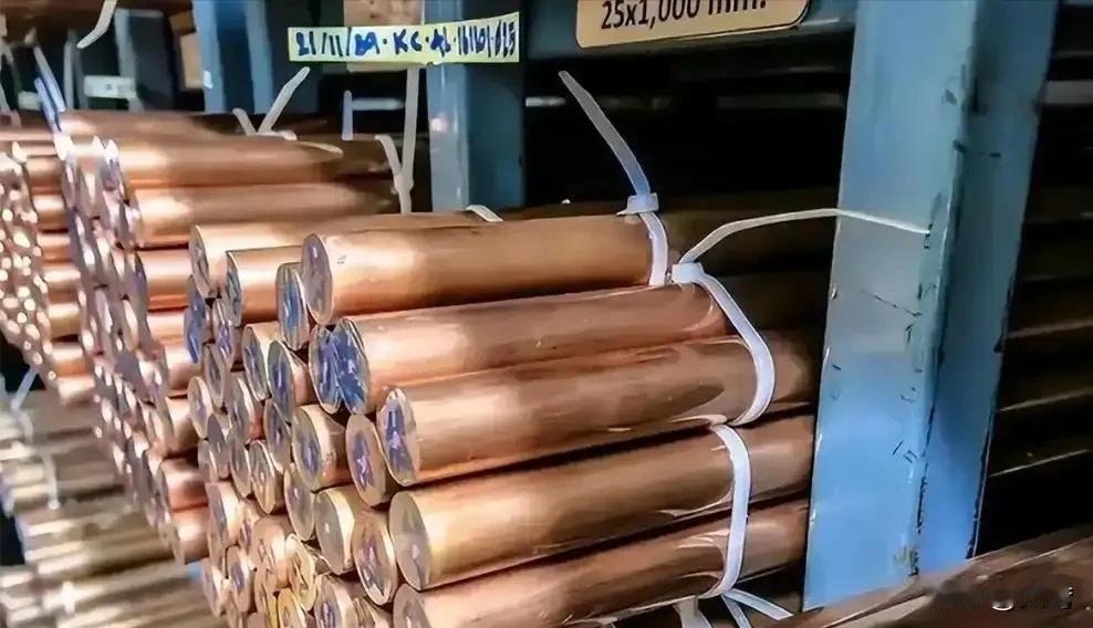 美国囤积铜材，想通过炒高铜价来掌控市场，没想到早就被东方大国算计的死死的。铜在现