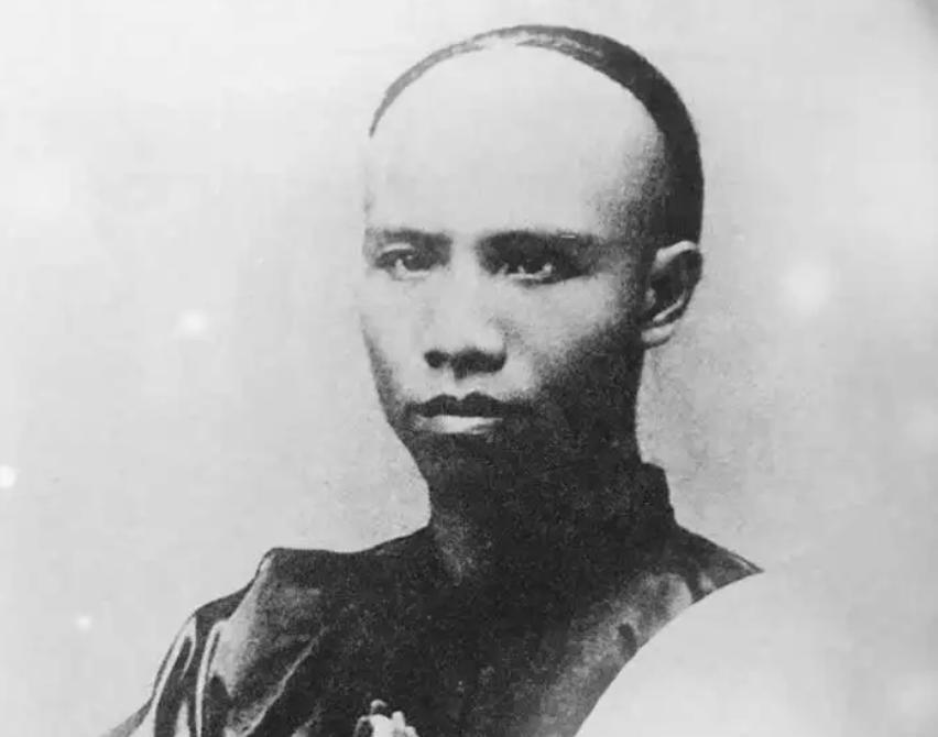 1898年，谭嗣同在刑场上被活活砍了30刀才被处死，临行刑前，他的妻子哭着喊：“