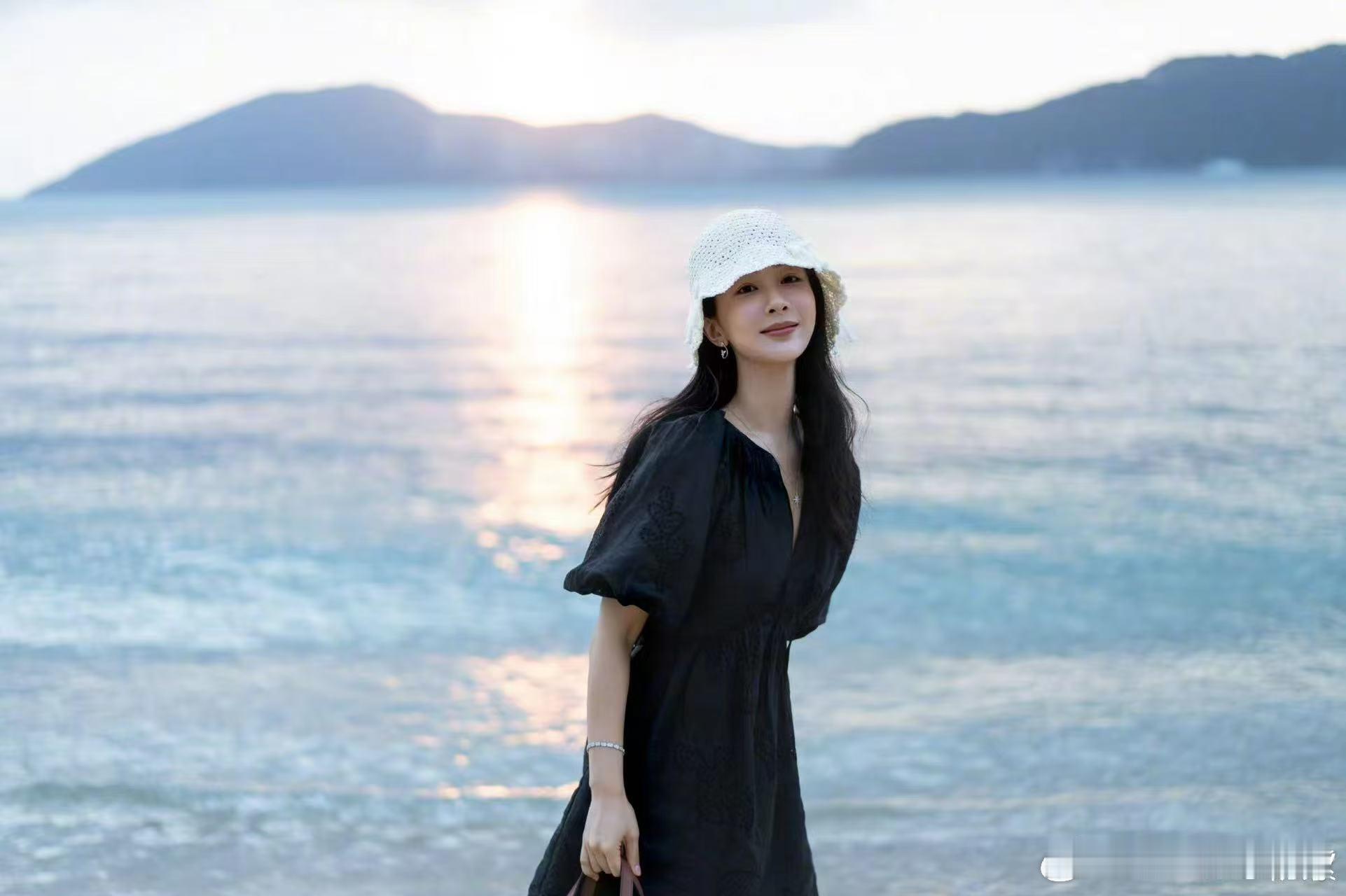#杨紫[超话]##杨紫再诉黑粉侵权##杨紫维权案月底开庭#   天眼查显示，杨紫