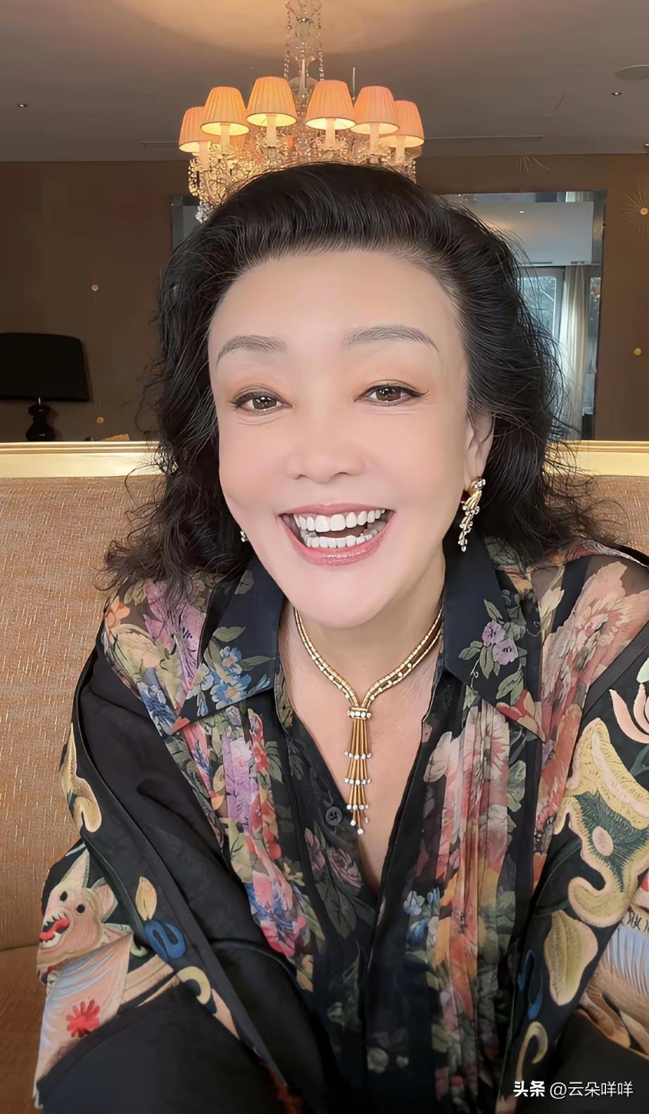 昨晚兰姐开播说，要把这套首饰留给小玥儿！兰姐说，这套首饰是她的奶奶留给她的，以后