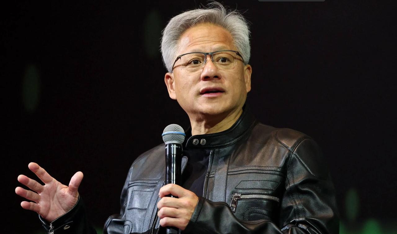 英伟达 CEO 黄仁勋近期公开表态，中国在 AI 领域的讨论更加务实，几乎听不到