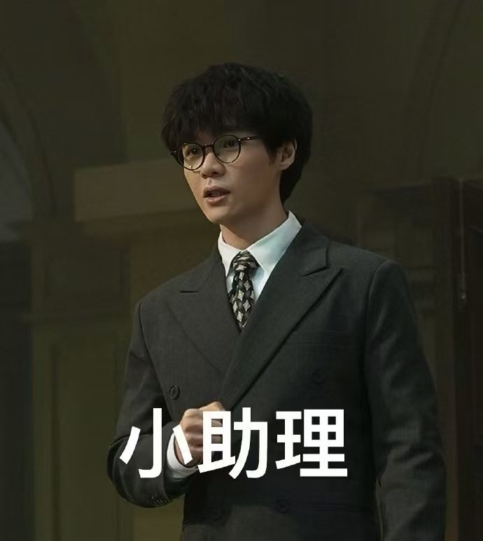左凌峰正式被确诊为砖头型人格  砖头哥左凌峰来了！在《窗前明月，咣》中，他饰演的