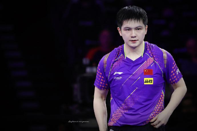 紫色战袍的东东好好看 