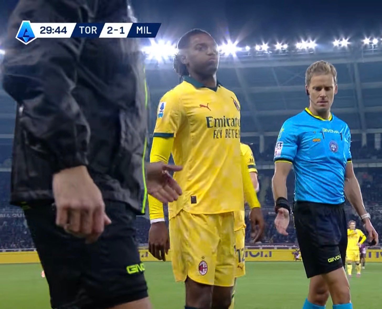 【🙏🏻】 意甲联赛 第31分钟，拉法🇵🇹因伤提前被换下。。。。。。sem