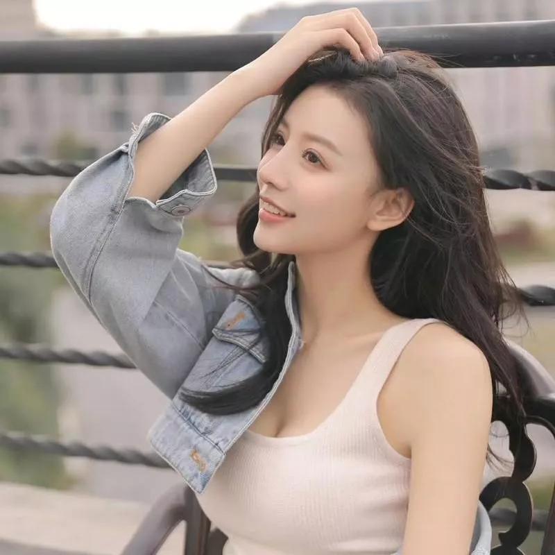 阳光少女，休闲牛仔，轻松惬意的一天时尚牛仔少女 时尚牛仔妹 牛仔少女风 牛仔通勤