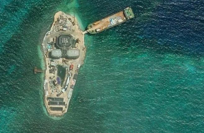 新加坡联合早报8月29日报道：“越南表明，强烈反对其他国家在南中国海有主权争议的