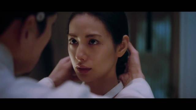 #挑情丑闻 全裸#好久没有这么敢拍的剧了，尺度大得真的有点吓人，但是剧情还是不错的