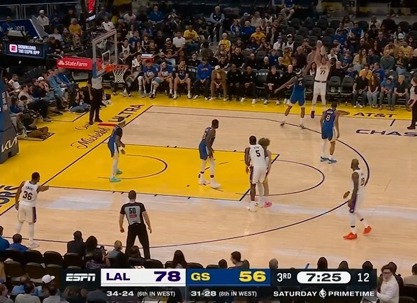 狂轰滥炸！东契奇手感滚烫再中2记三分 5分钟飙4记三分独得12分 