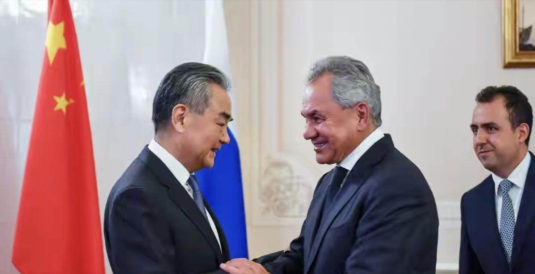 绍伊古硬刚日本的背后，是藏不住的深层矛盾
 
绍伊古访华会谈后直接反对日本“再军