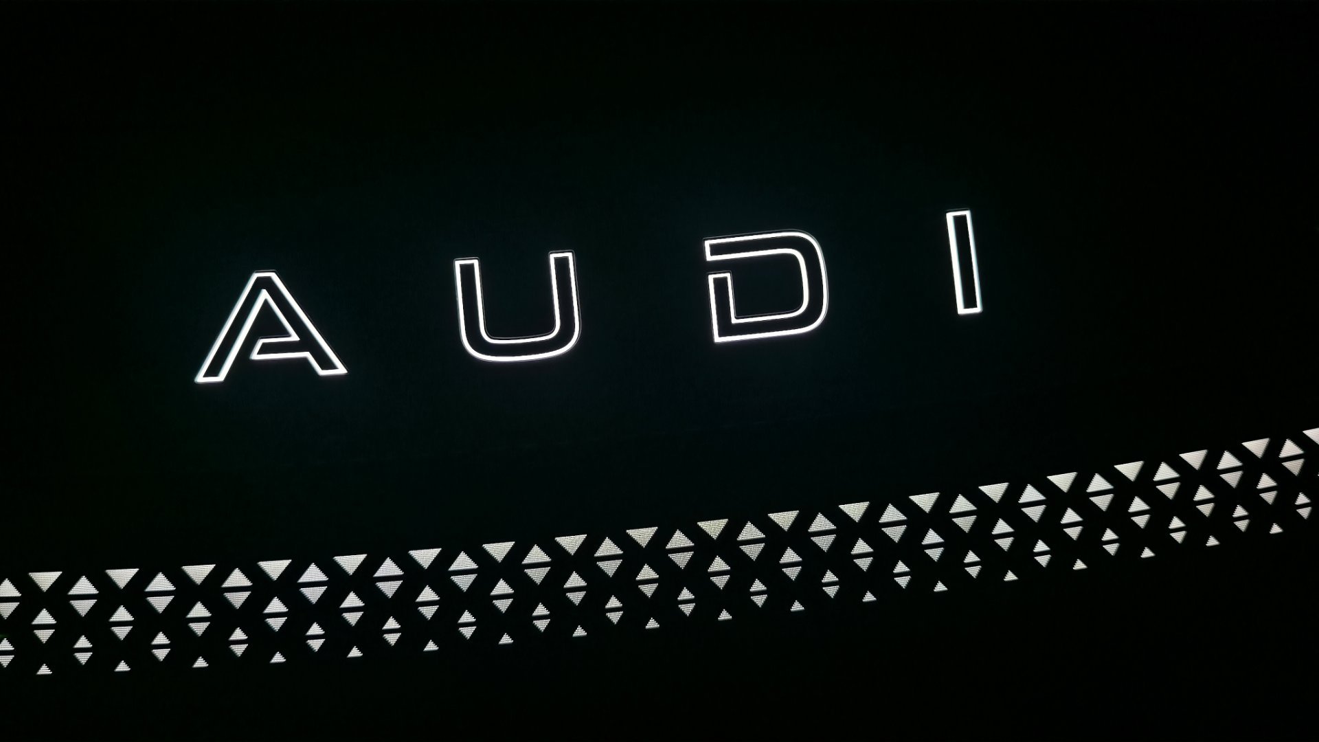 今天拍E7X，所以我是叫你奥迪呢还是AUDI呢奥迪e7x 北京