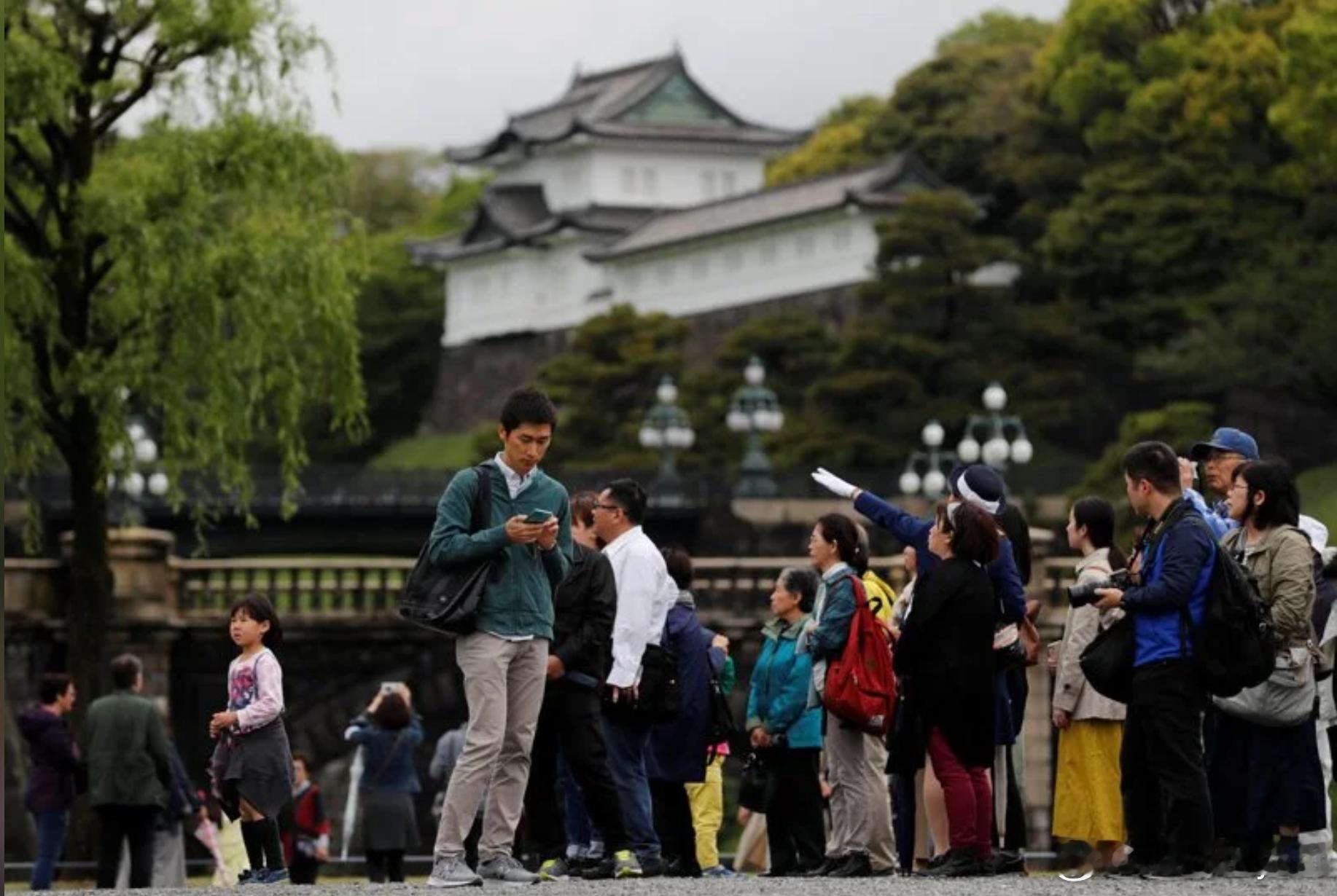 中国籍男子闯入日本皇居，早高峰暴露安保漏洞后被迅速控制海外新鲜事日本 日本东京皇