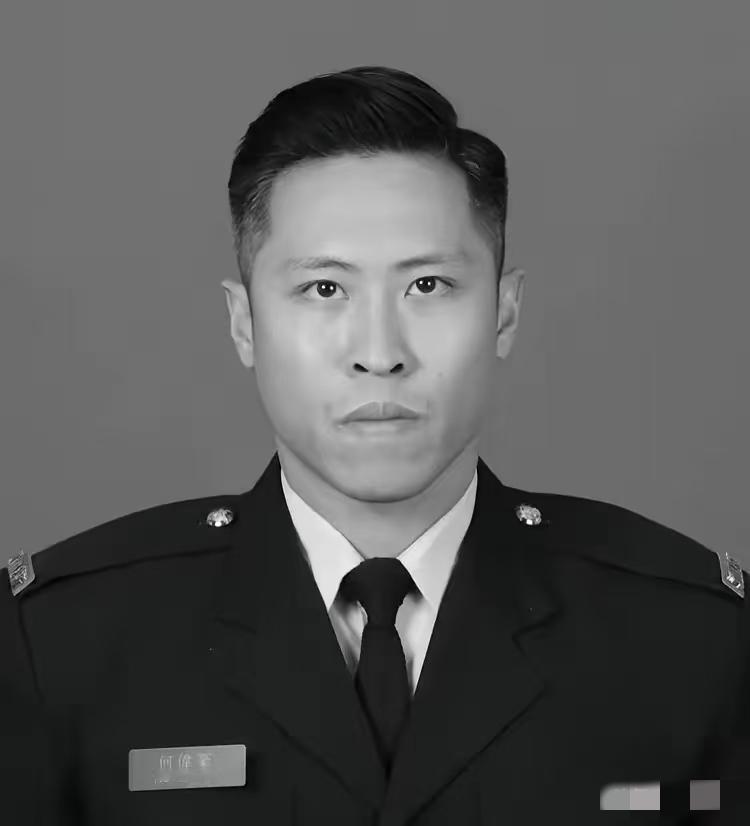 其实全网最难过的人
不是何伟豪的女友，
而是他的父母啊！虽然女友相恋10年，但以