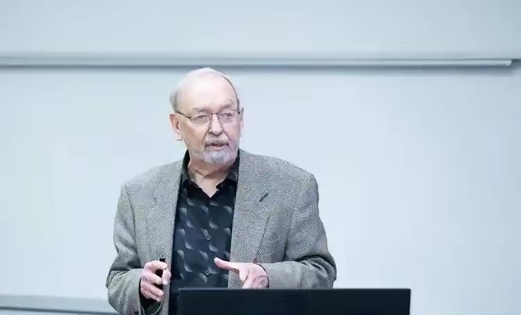 有些老觉得国外啥都香的人，
其实是在玩“田忌赛马”，
专拿别人长处比我们短处，