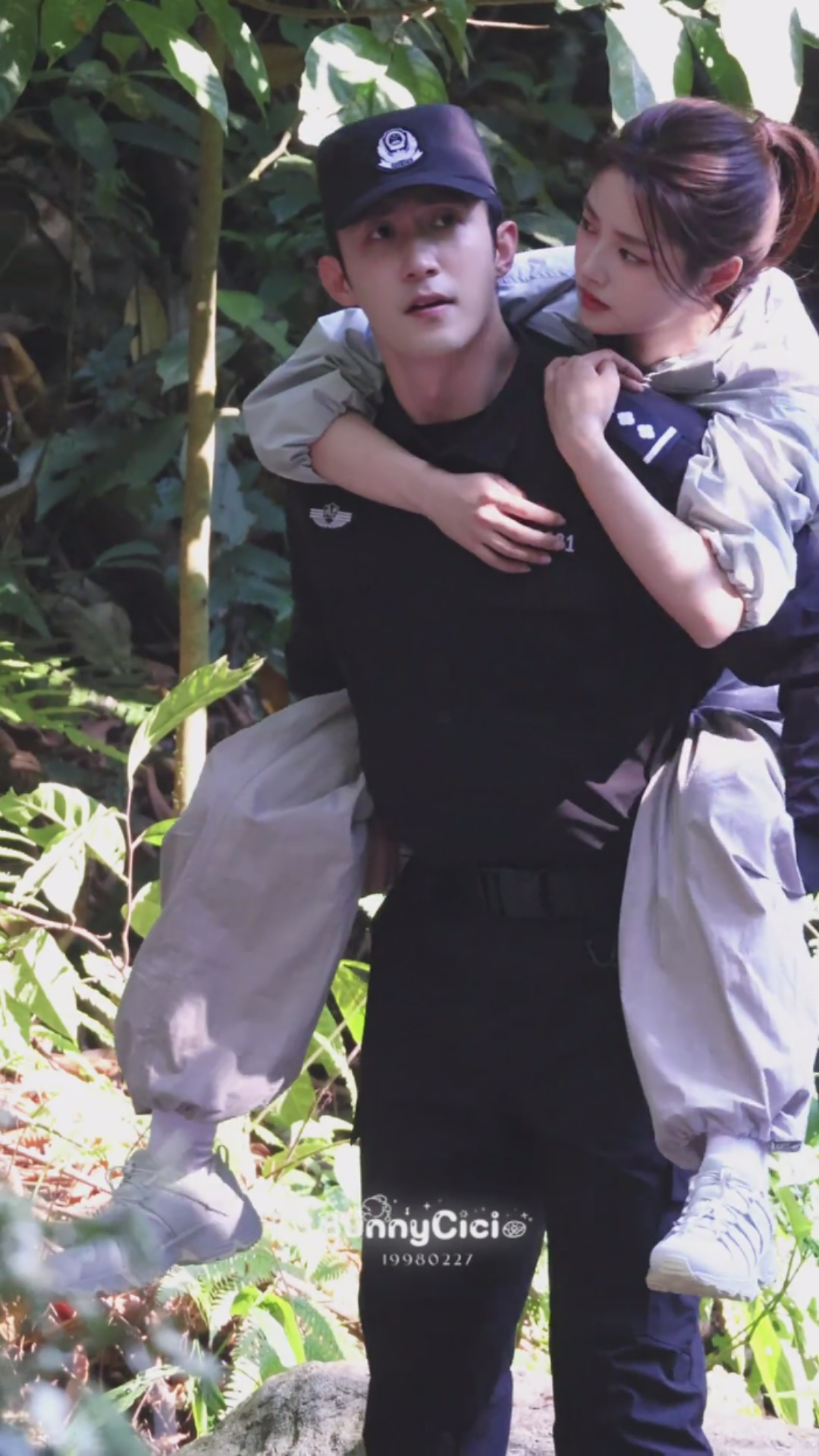 黄景瑜︱《明川有知夏》︱day2路透20260413厉泽川背背走戏路透视频的截图