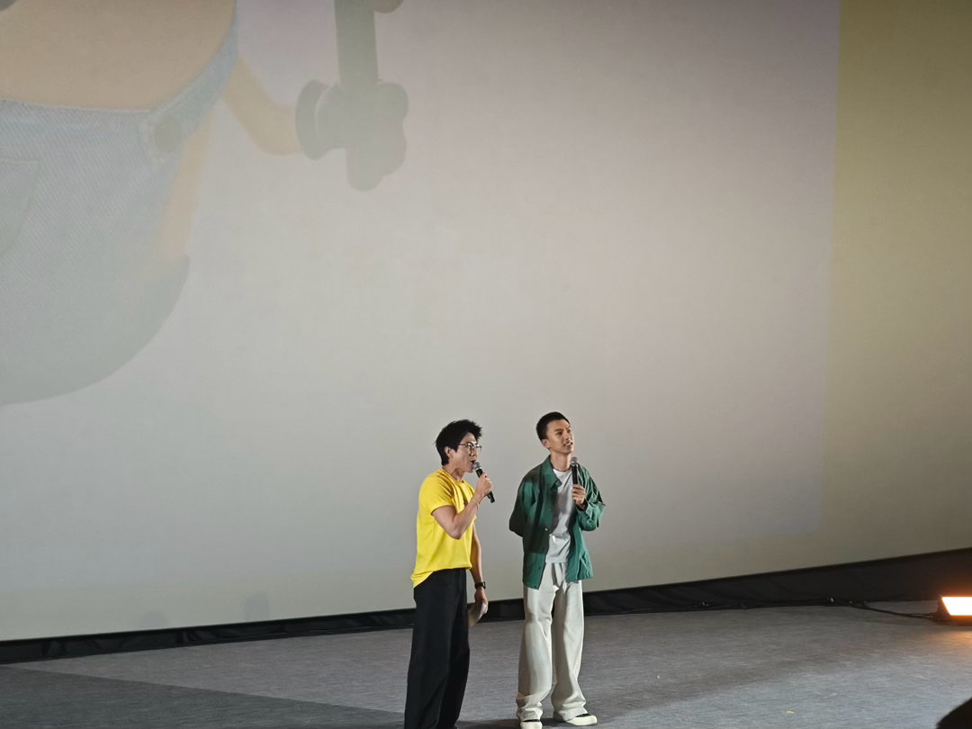 付航现身小黄人与大怪兽首映礼 首映礼现场付航一开口就是老熟人味儿！跟大家分享怎么