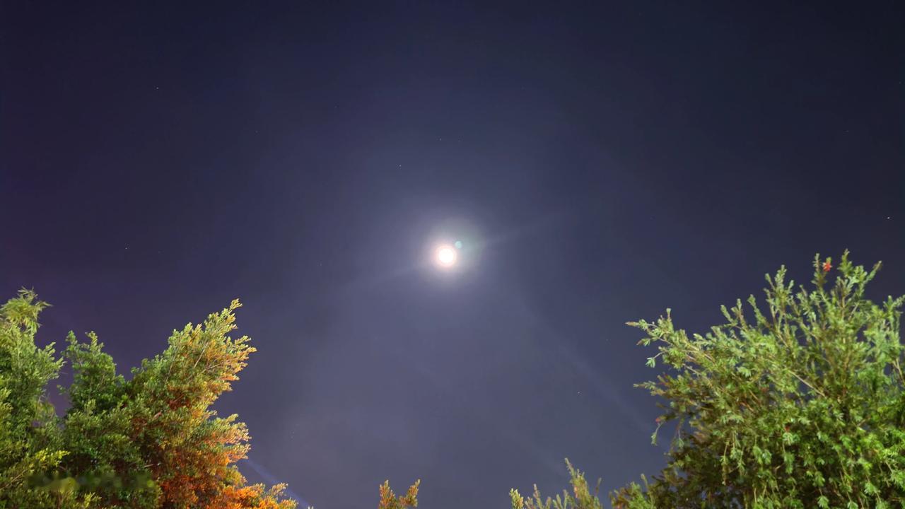 #上联：琴棋书画门门晓，如何对下联#
下联：风花雪月样样通
自己体会，懂的都懂[