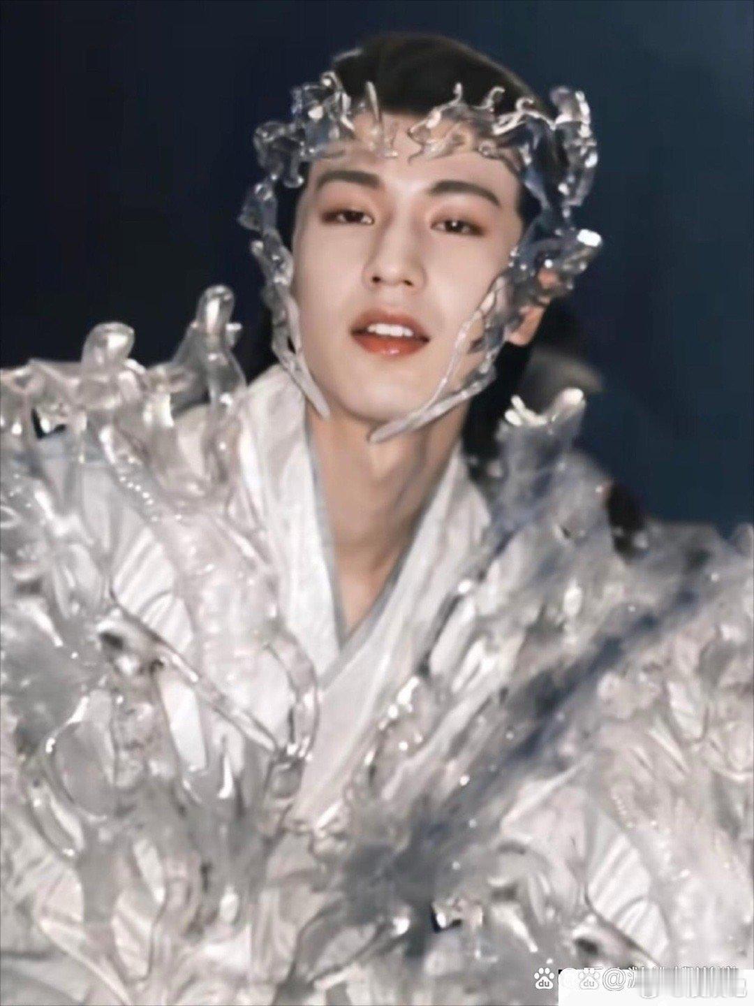 虞书欣拍照太厉害了，好多男明星都被她拍得超帅！连黄晓明都变清爽了 