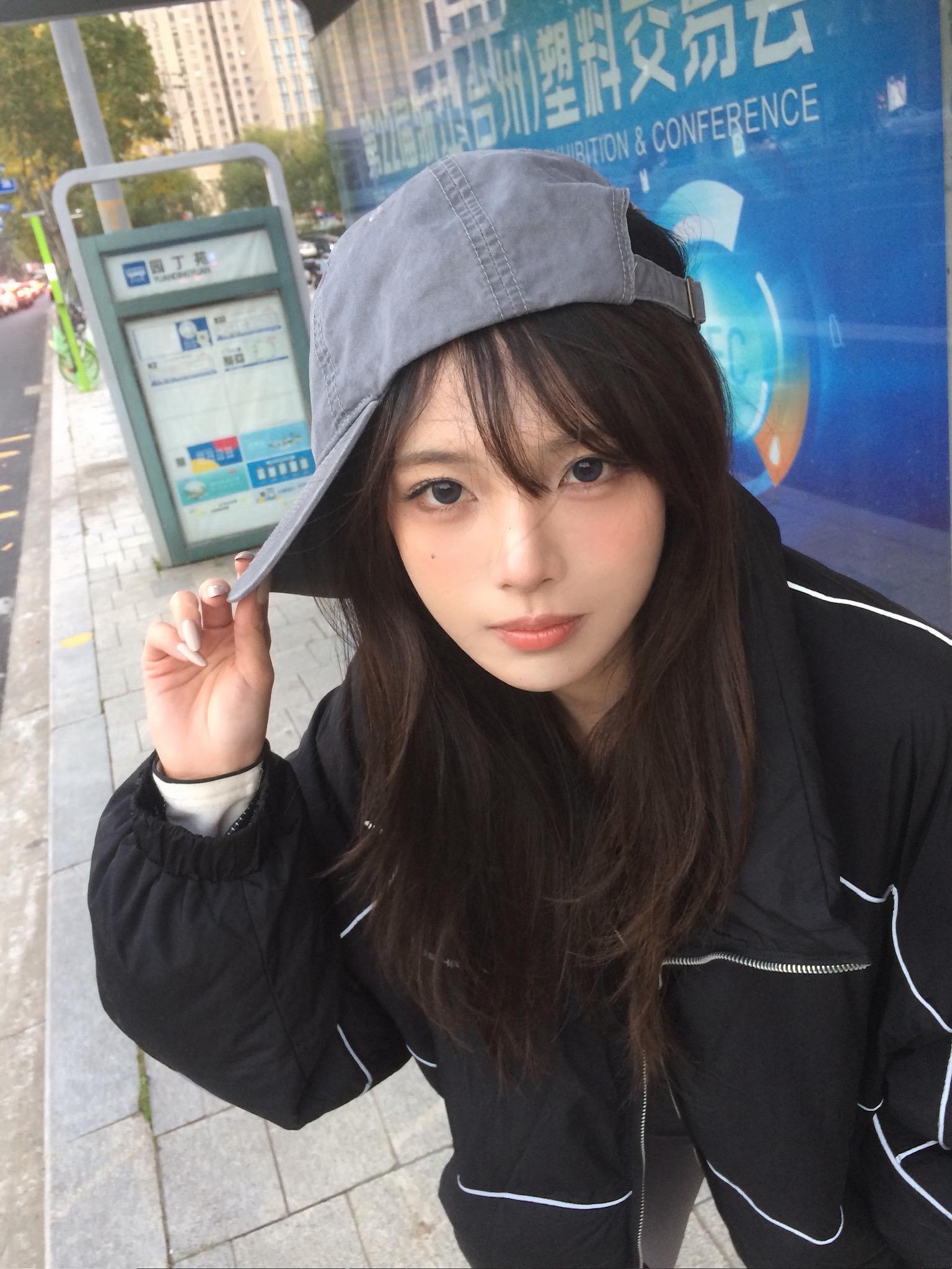 你根本就不会跟我道歉 你就知道撒娇逃避问题 算了 好可爱