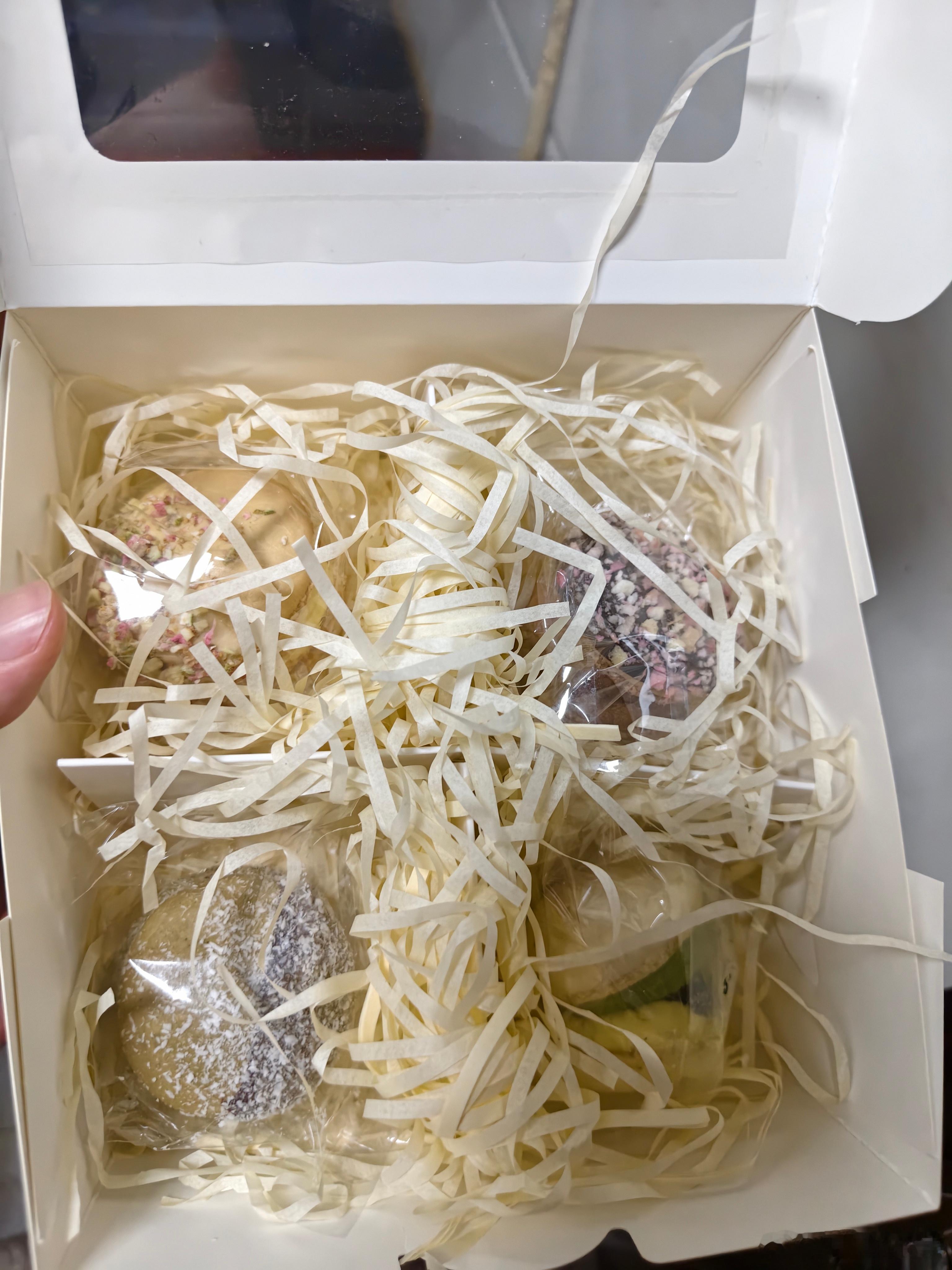 今天到底是啥好日子，健身前有马卡龙投喂，健身后有片儿川月饼投喂[偷笑][偷笑] 