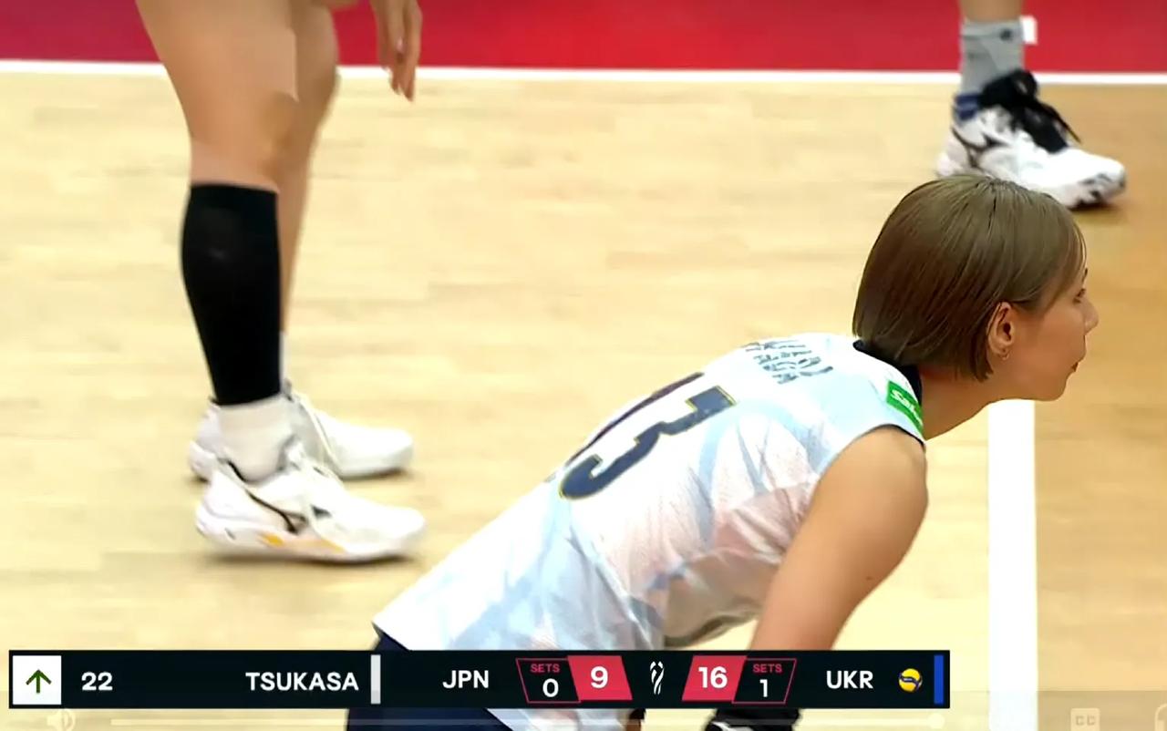 日本女排0-1乌克兰女排

日本女排第一局已经输了，第二局比分落后，再这么打下去