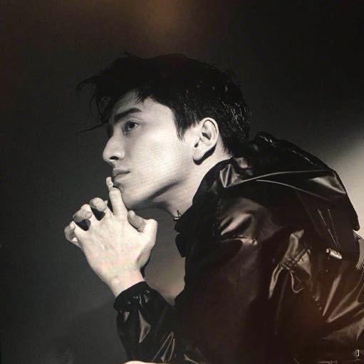 王大陆与好友聚餐王大陆亲了女友人额头我也想被亲了 