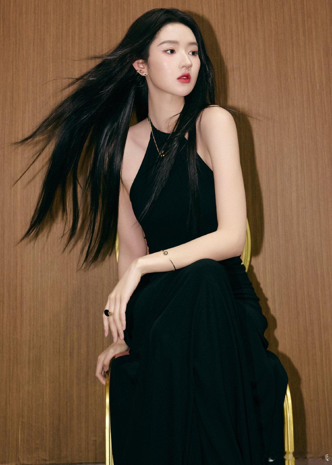 王玉雯芝麻800从从容容游刃有余 王玉雯轻松查询个人信用分，800+的高分一出来