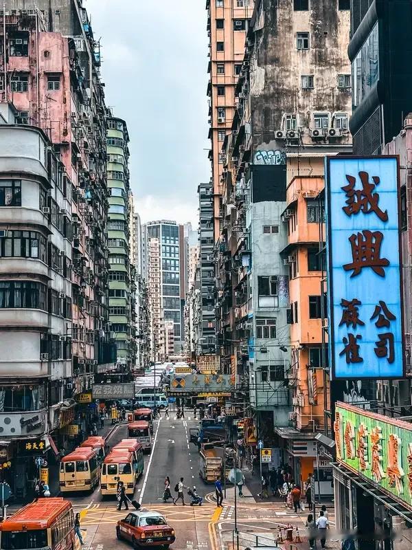 香港人平均寿命全球前三，这数据太惊人了！连续十年蝉联全球最长寿地区，截至2023