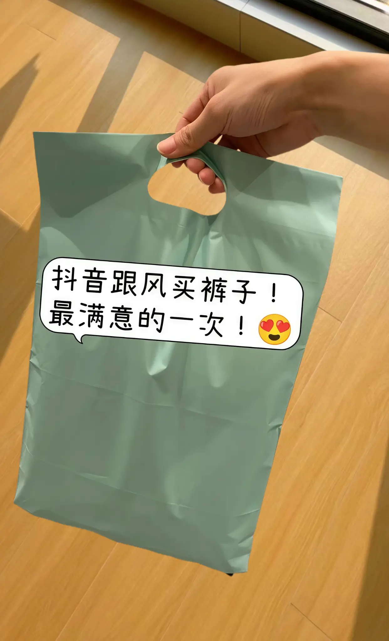 秋冬高腰窄版雪尼尔加绒阔腿裤来啦！姐妹们，这条裤子真的长在我的审美上了...