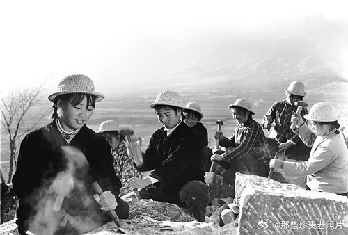 60年代林县人民修建红旗渠 