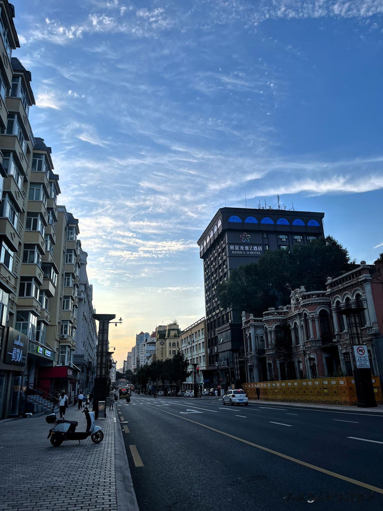 非常喜欢一段话：“无论世道多么
凉薄，你也一定要有自己的温度，即使温暖不了别人，