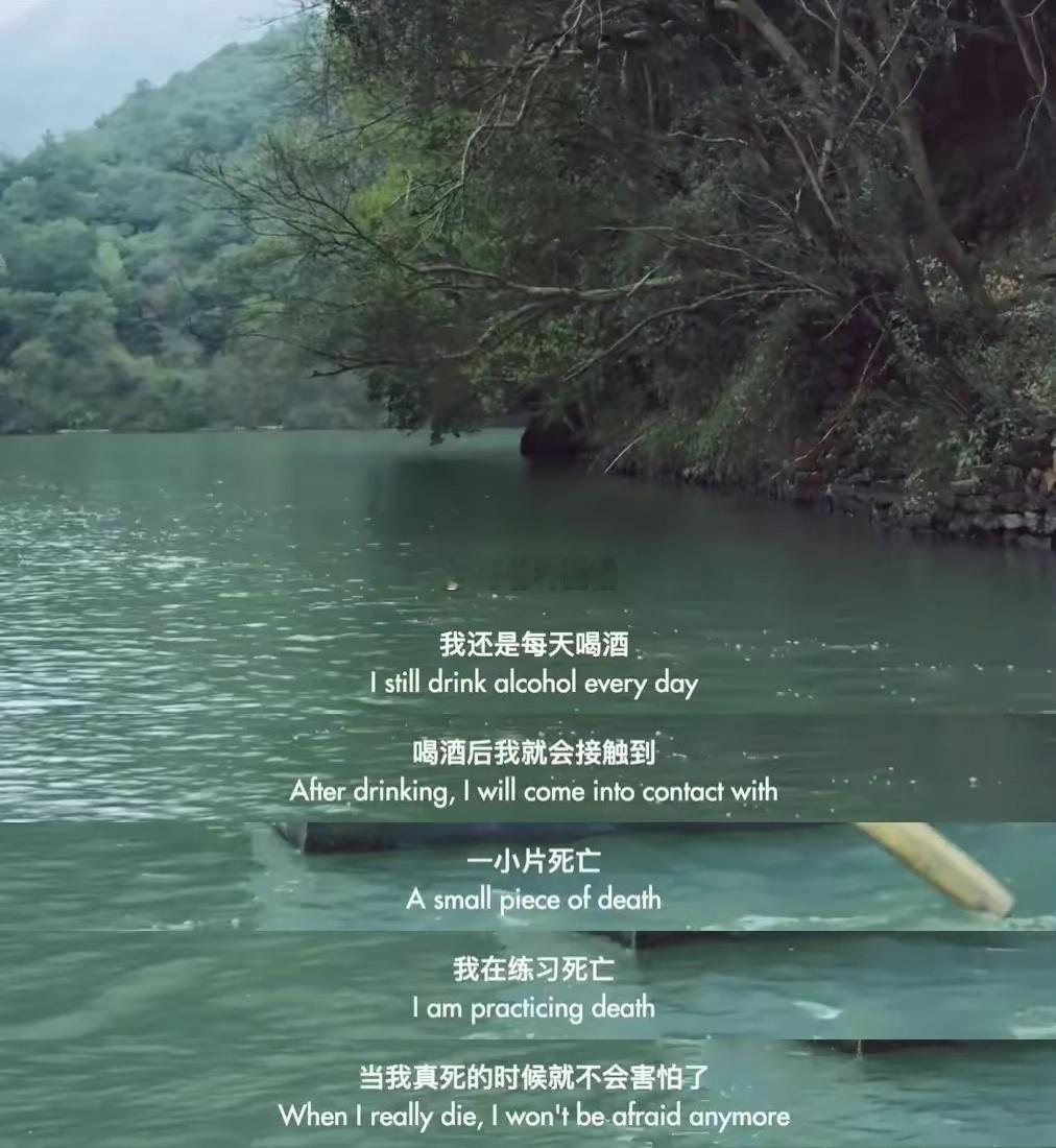 摩羯座女一向以她们的坚韧和冷静著称。当她们遭遇失败时，她们并不会轻易放弃或陷入绝