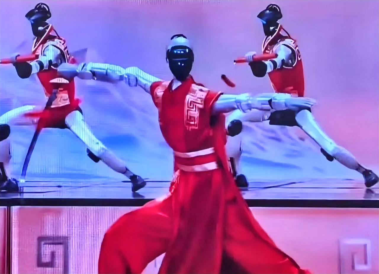 谁能想到，春晚机器人把五竹粉看哭了😭
本以为是硬核科技秀，红袍舞剑一出，直接梦