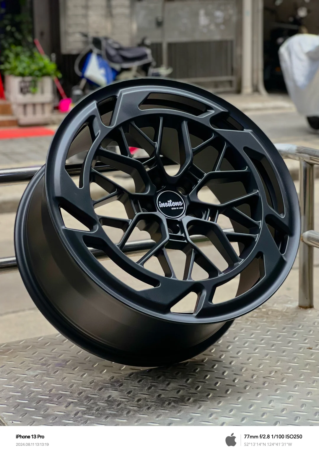 insitons IH-05 x 极氪007