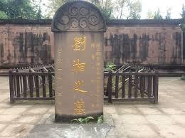 四川人骂了他一辈子，又给他立了庙

四川有句老话：刘湘收税，收到了八十年后。
