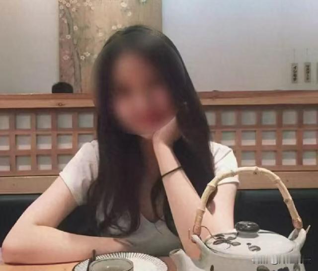 广东，一个男子跟妻子结婚后，其控制欲特别强，不让妻子见朋友，妻子出去他就跟踪，要