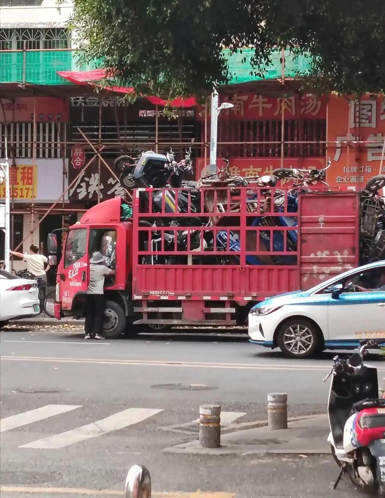 深圳这是下定决心严打电蟑螂啊，如果都是无牌那我只能说该 