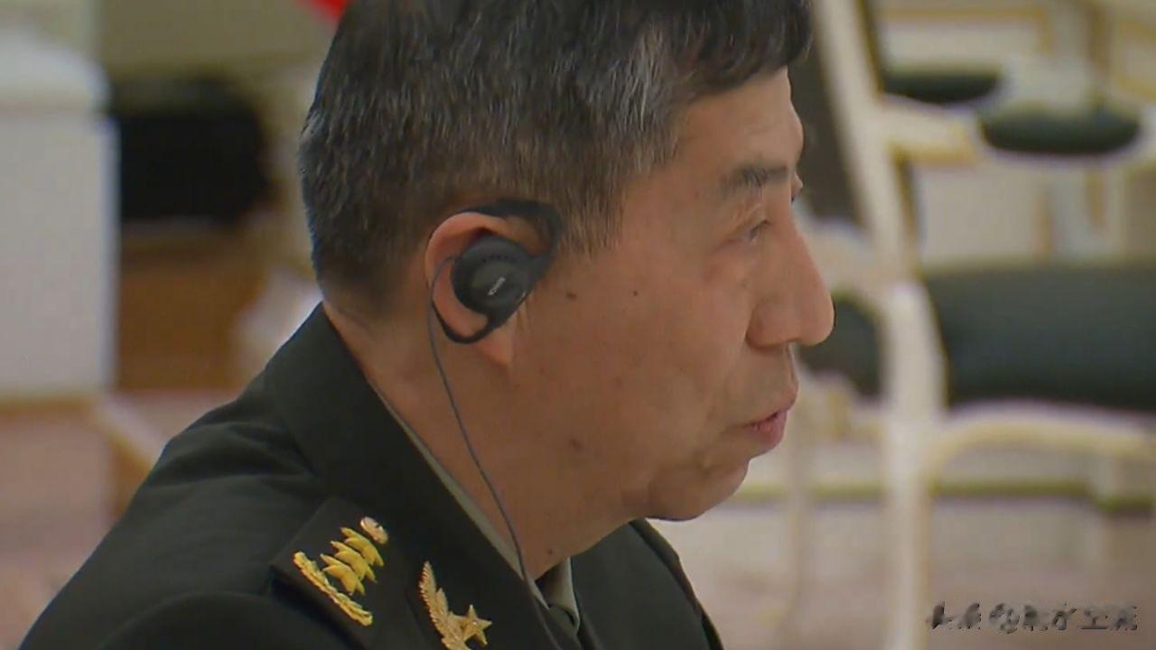 这是中国国防部长外交首秀，普京在第一天就会见了李尚福，可见普京很给面子，也说明普