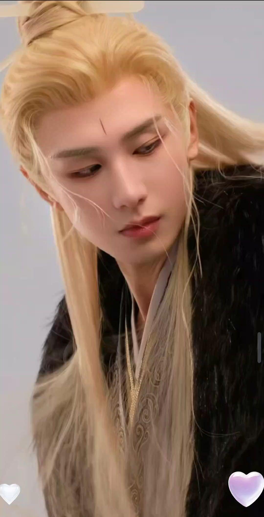 成毅用三个角色诠释侠义  《赴山海》开篇，成毅一个人演出了六个人的戏...
