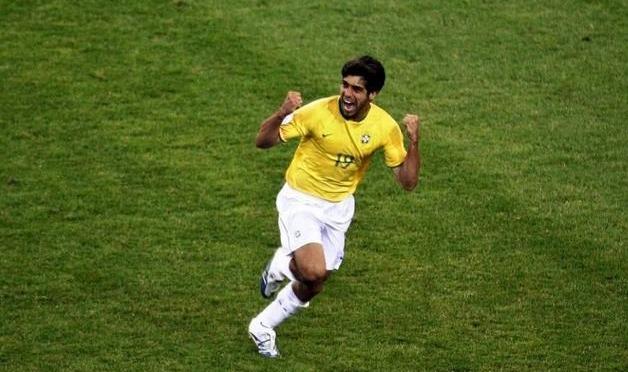 名单里缺了阿松桑和中村俊辅，第一名必须是小儒尼尼奥，他的进球从来不在意距离远近角