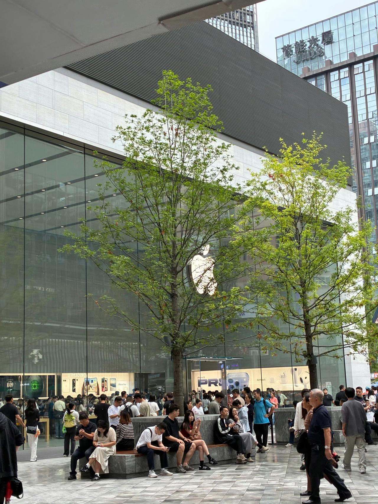今年的iPhone似乎没有往年加价的猛！

IPhone 18Pro基本上没有黄