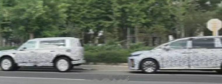 享界 的SUV和MPV一下子来俩前面的就是之前爆料过得享界硬派方盒子SUV，后面