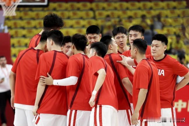 FIBA官网刚发了新一期亚洲杯实力榜，澳大利亚、日本、新西兰、中国还是稳稳前四呢